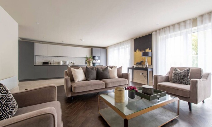 Chigwell Appartement | 2BR Urban Vista Retreat