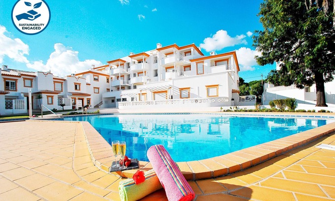 Olhos D'Agua Appartement | CHARMING APARTMENT,SEA VIEWS,WIFI,AC,WALKING DISTANCE TO THE BEACH