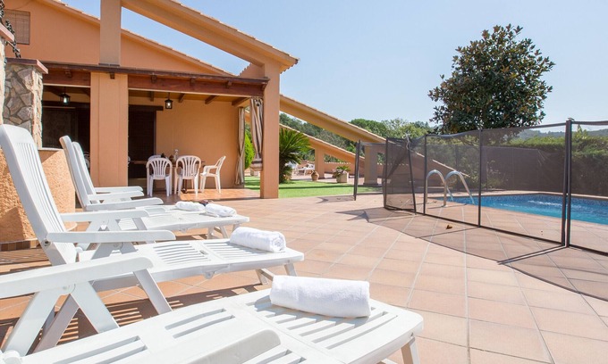 Puigventos Villa | 2CIP01-14pax - Maison d'une capacité de 14 personnes et piscine privée située dans un quartier calme