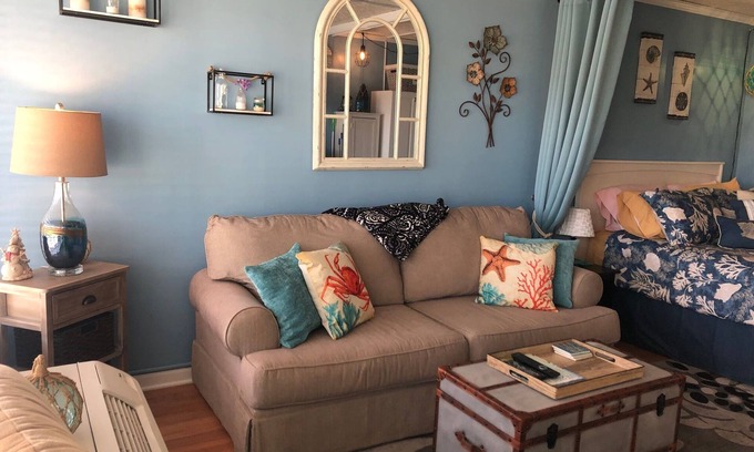 Atlantic Beach Appartement | 2nd Floor Studio- Overlooking Pool!