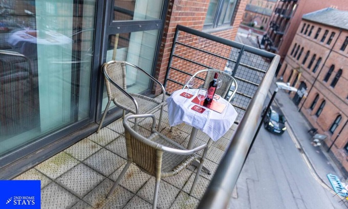 Bordesley Appartement | "Park & Relax! Modern Digbeth Retreat with City Centre Parking – Reserve Today!"