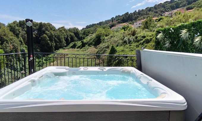 Montaleigne Appartement | 2p avec jacuzzi privatif dans bas de villa entouré de verdure, proche de Nice
