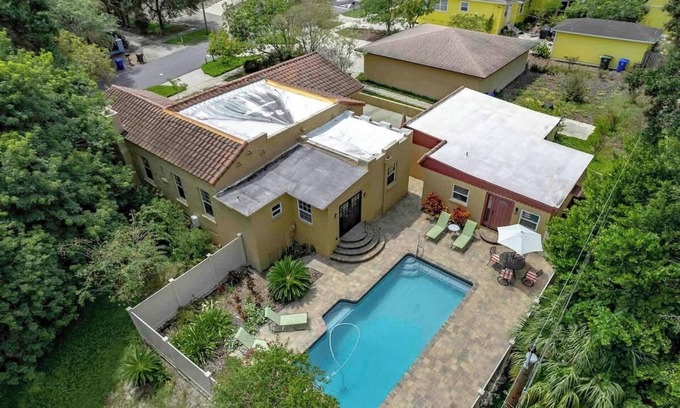 Lakeland Maison | 2x Private Properties + Pool