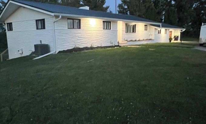 Clare Appartement | 3/2 Clare, MI Quaint Guest House with scenic views!
