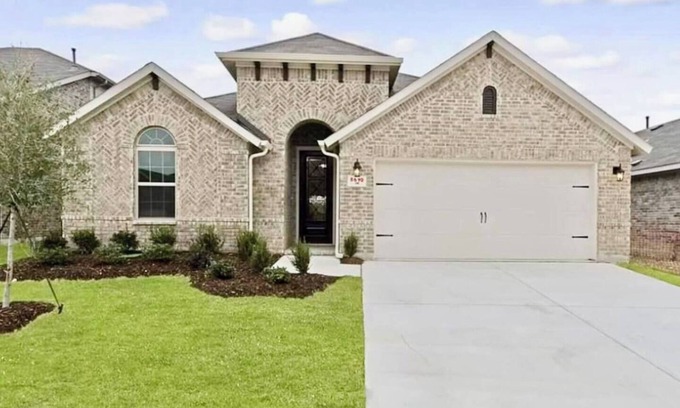 Fort Worth Maison | 3/2 | Short Drive to Stockyards| Patio | BBQ grill