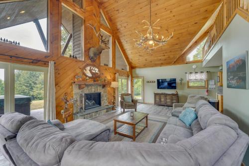 Benezette Maison | 3-Acre Benezette Cabin Hot Tub, Grill and Mtn View
