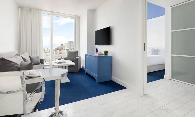 SoHo Hôtel | 3 Awe-Inspiring Units w/ City Skyline Background Views! Pets Allowed, Parking!