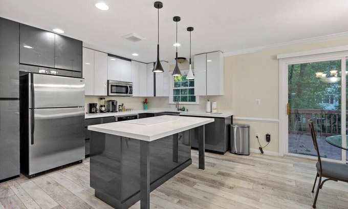Herndon Appartement | 3 Bd 2 1/2 bath Chic Large.30mto DC, 12min to IDA