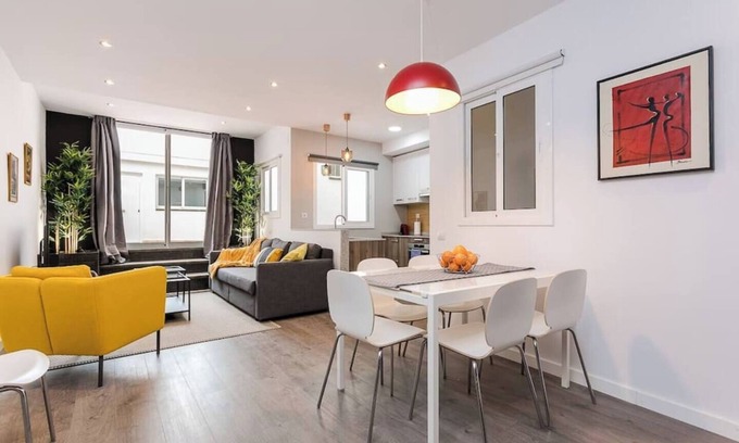 Collblanc y La Torrassa Appartement | This apartment is a 3 bedroom(s), 1 bathrooms, located in L'Hospitalet de Llobregat, Catalunya.