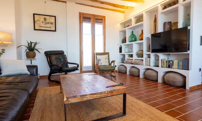 Barbera de la Conca Maison | 3-BD Gem in Hilltop Wine Village w/ Amazing Views