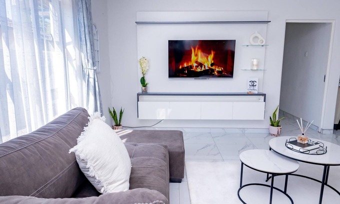 Gaborone Maison | 3 Bd Home with Pool, Fast Wi-Fi, Free Parking, 24/7 Security, Near CBD & Airport