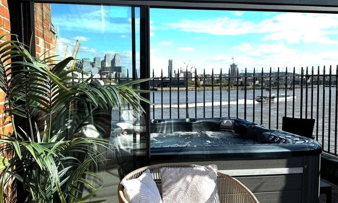 Canary Wharf Appartement | 3 Bdm Flat w/ HotTub and RoofTop