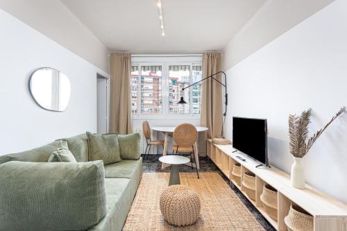 Cornella de Llobregat Appartement | 3 Bdr Apt In Cornella 5 Mins Form The Metro