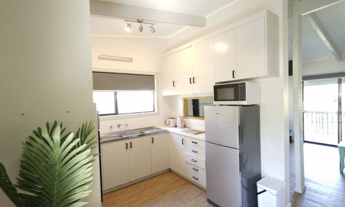 Malua Bay Maison | 3 BDR house with spa, walking distance to Malua Bay beach