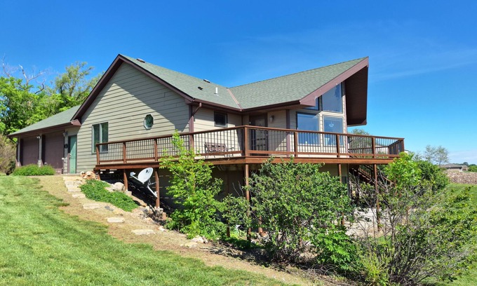 Martell Maison | 3 Bdrm Acreage W/Panoramic View!