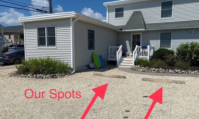 Ship Bottom Copropriété | 3-bdrm condo in Ship Bottom. 1 block from beach and bars. Surfboards included!