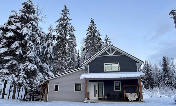 Fraser Valley Regional District Cabine | 3-bdrm cozy cabin in gorgeous Sunshine Valley w/ the comforts of home in nature.