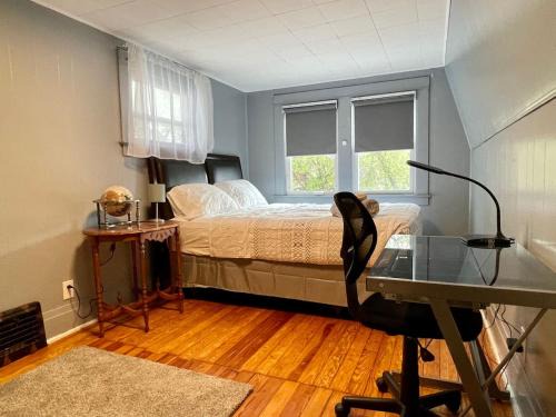 Niagara Falls Maison | 3 bdrm Niagara Falls Home Air Conditioning Hot Tub Parking