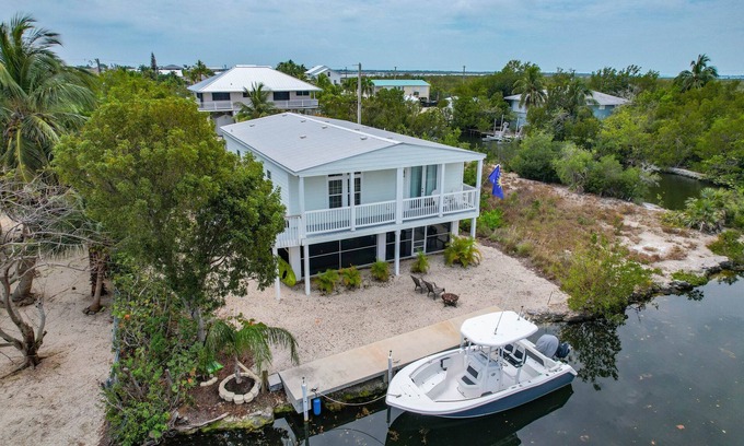 Breezeswept Beach Estates Maison | 3 Bed 2 Bath Canal Front home with great boating