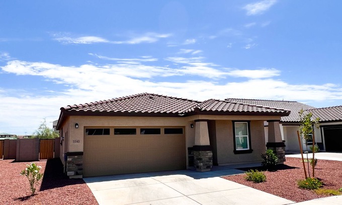 Casa Grande Maison | 3 bed 2 bath home with all essentials included plus pet friendly!
