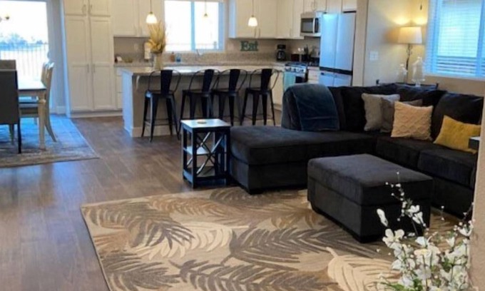Fernley Maison | 3 bed / 2 bath with Office Beautifully Appointed Home on 9th Fairway in Fernley