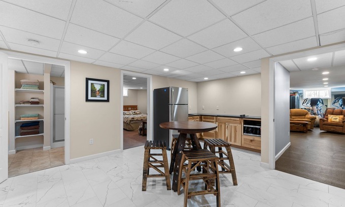 Morgan Appartement | 3 Bed, 2 Bathroom Hiking Apartment in Morgan, VT
