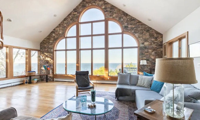 Rocky Point Chalet De Ski | 3 bed, 3 full bath, beachfront, AMAZING views, fireplace