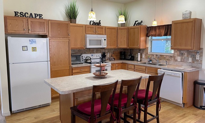 Fernandina Maison | 3-Bed Gem with Golf Cart & Prime Location in the Village of Fernandina