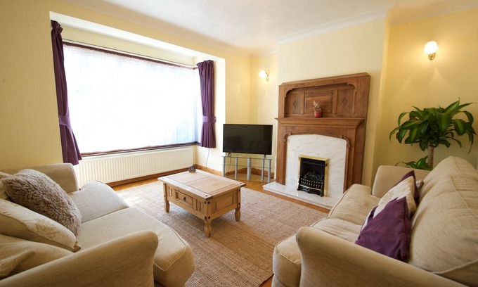 Barnet Maison | 3 chambres, spacieuse maison bien connectée au nord de Londres