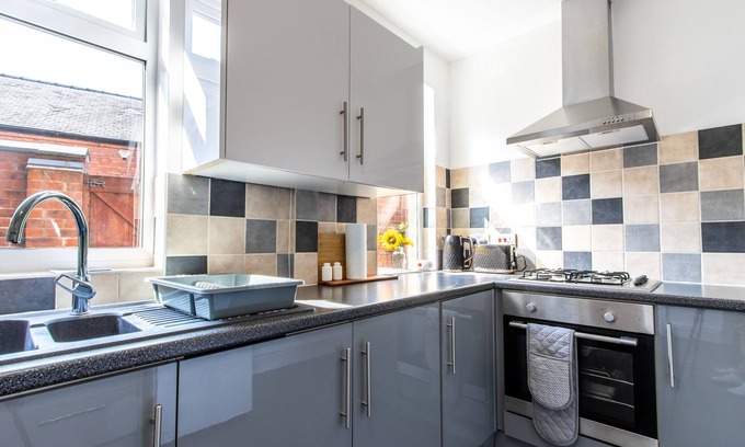 Newark Maison | 3 Bed House walking distance to Northgate Station