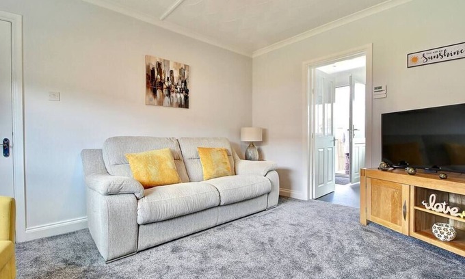 Hamilton Maison | 3 bed house with gardens in Hamilton