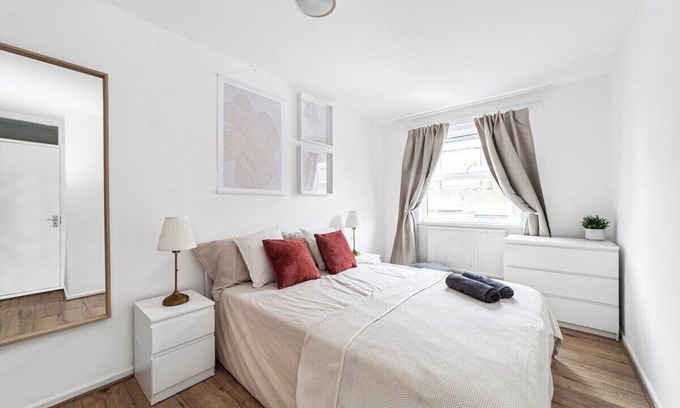 Haggerston Maison | 3-Bed Stylish Garden House, Haggerston, Parking