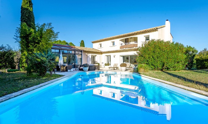 Maubec Villa | Villa de 3 chambres, piscine chauffée, climatisation, à proximité du village