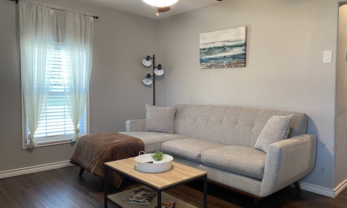 Palacios Maison | 3 Bedroom,1 bath Comfortable and affordable house in Convenient location couple of minutes from the beach.