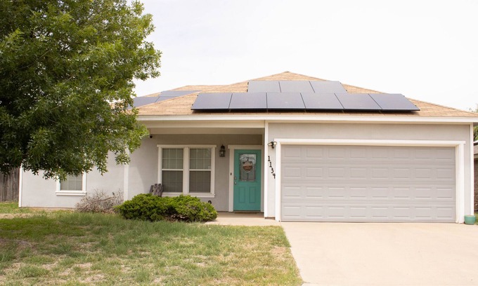 Abilene Maison | 3 bedroom, 2 bath, with POOL and big backyard!
