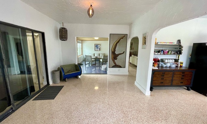 Indian River Estates Maison | 3/3 Plus TV Room Direct waterfront 3 Acre Home close to Downtown and Beaches