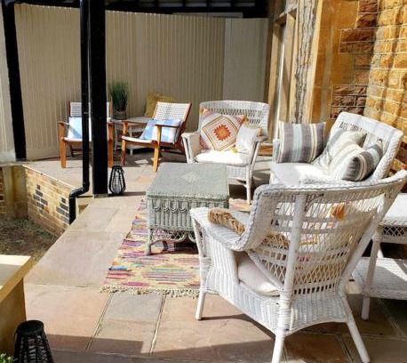 Reigate Appartement | 3 bedroom 3 bathroom ground floor condo with veranda