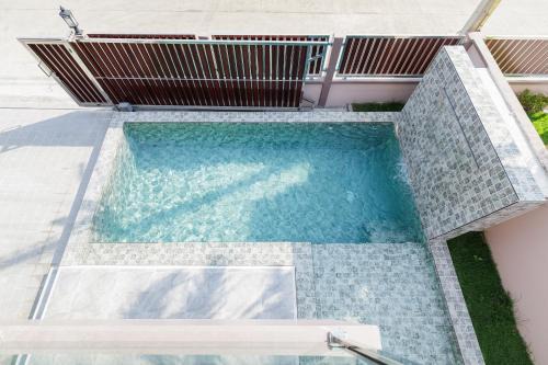 Watthana Nakhon Appartement | 3-bedroom, 3-bathroom townhouse, community with swimming pool, gym, walking street for 20 minutes by car