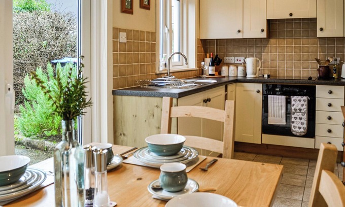Gatehouse-of-Fleet Cottage | A charming and beautifully furnished terraced cottage with a delightful garden to the rear.