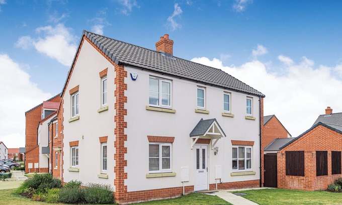 North Walsham Cottage | Roma is ideally located for you to explore the North Norfolk coast as well as the Norfolk Broads.