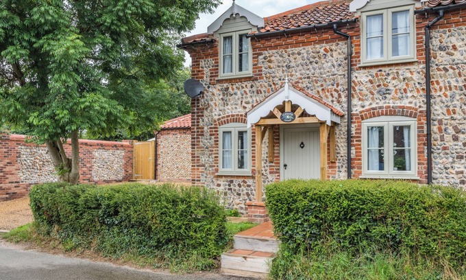 Southrepps Cottage | Stylish, well equipped property perfectly placed to explore the stunning North Norfolk coastline.