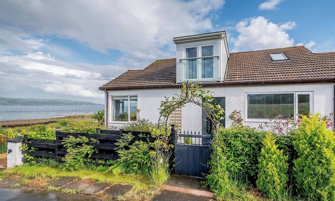 Kilmun Cottage | The perfect coastal escape for family and friends.