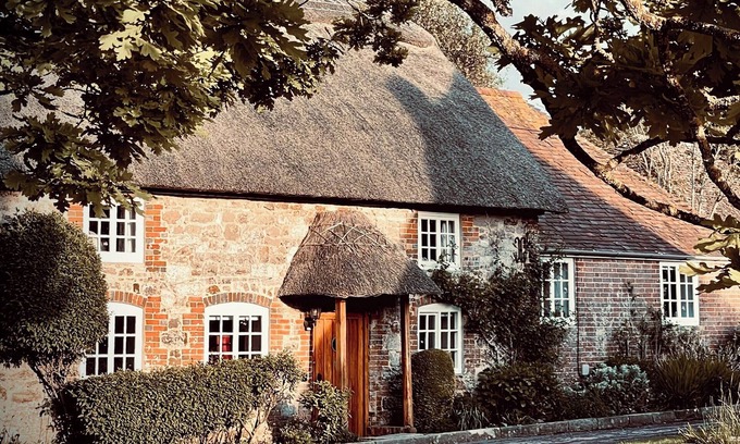 Coombe Keynes Cottage | A gorgeous thatched cottage near the stunning Jurassic Coast.