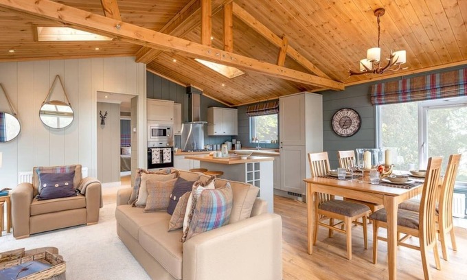 Lauder Chalet De Ski | 3 bedroom accommodation in Lauder