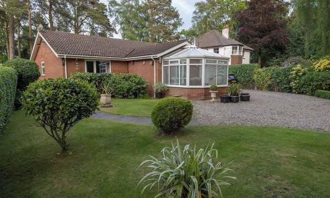 Holt Cottage | A spacious single storey retreat that is close to the stunning North Norfolk coastline.