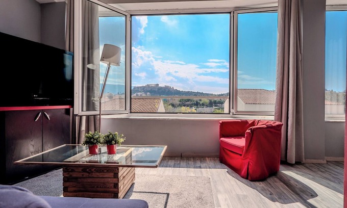 Gazi Appartement | 3-bedroom apartment in gorgeous Athina with AC, WiFi. Book now