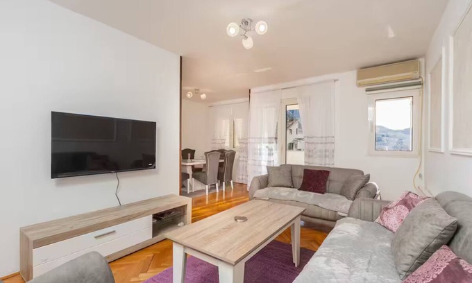 Dobrota Appartement | 3 Bedroom Apartment in Dobrota with Balcony