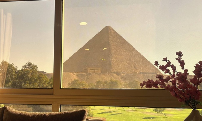 Giza Appartement | 3-bedroom apartment in nice direct pyramids view with AC, WiFi