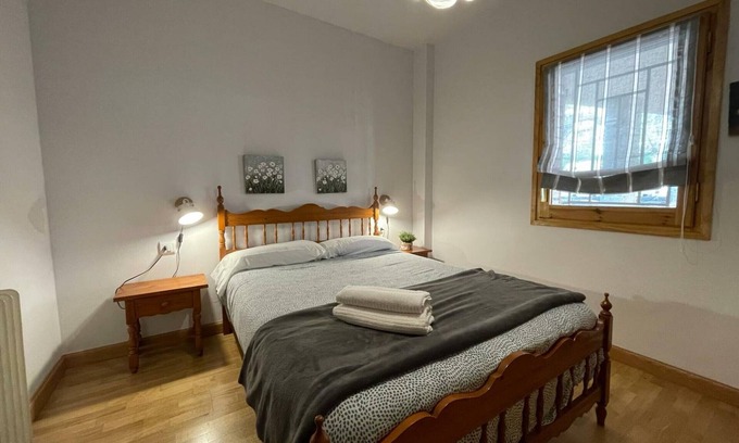 Jaca Appartement | Appartement 3 chambres à Jaca avec piscine estivale et garage inclus