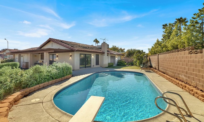 Chinatown Maison | 3-bedroom Artist Oasis in the HeART of Las Vegas